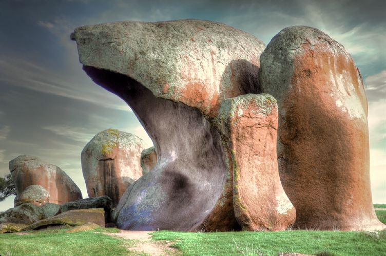 Tafoni structure at Murphy's Haystacks