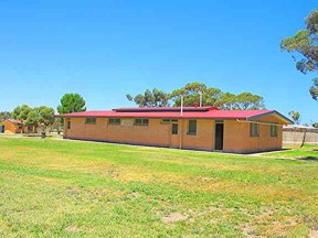 Grassed camping areas and nearby amenities block - Ceduna Airport Caravan Park