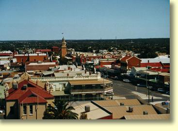 The view over Hannan Street. This shot was taken from the viewing platform of the Old Ivanhoe Mine Head. To access the viewing platform you have to visit the WA Goldfields Museum on Hannan Street.