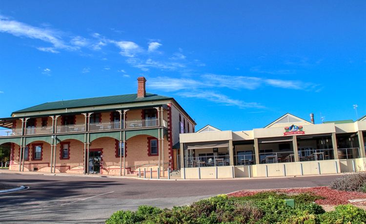 Streaky Bay Hotel is owned and supported by the local community.